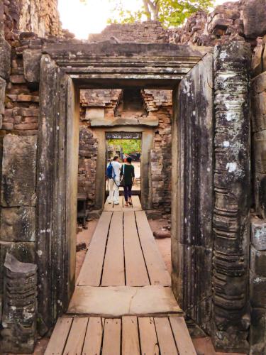 going through ruins, Angkor wat, Siem Reap