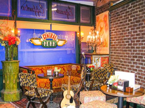 Friends set